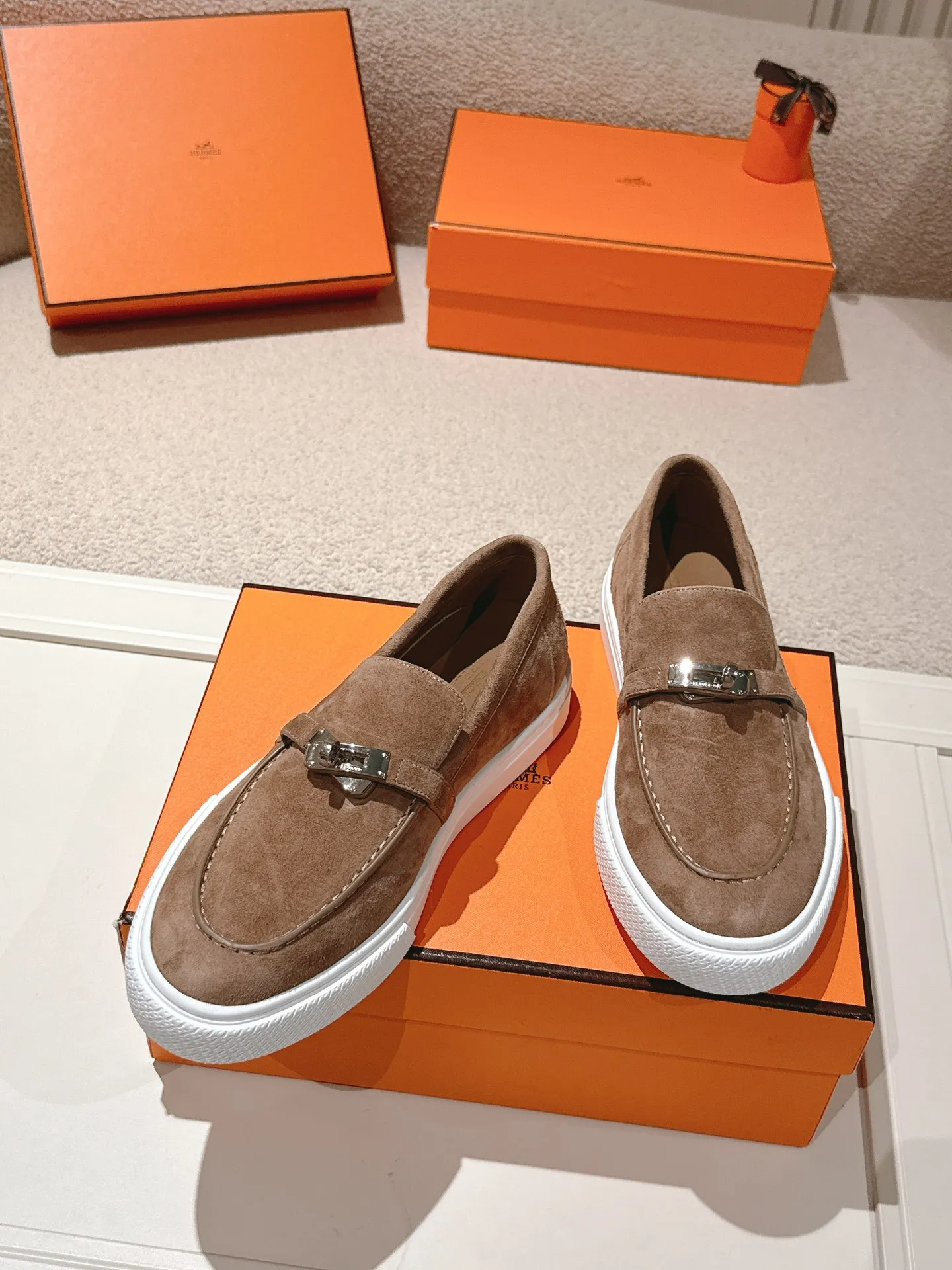 Men's shoes 💰640💰 Hermes# New Kelly buckle thick-soled loafers. Upper: cowhide/suede material. Lining: sheepskin lining. Outsole: exclusive molded outsole. Size: women's size 35-40, men's size 39-45 (female 41/male 46 customized, non-refundable)